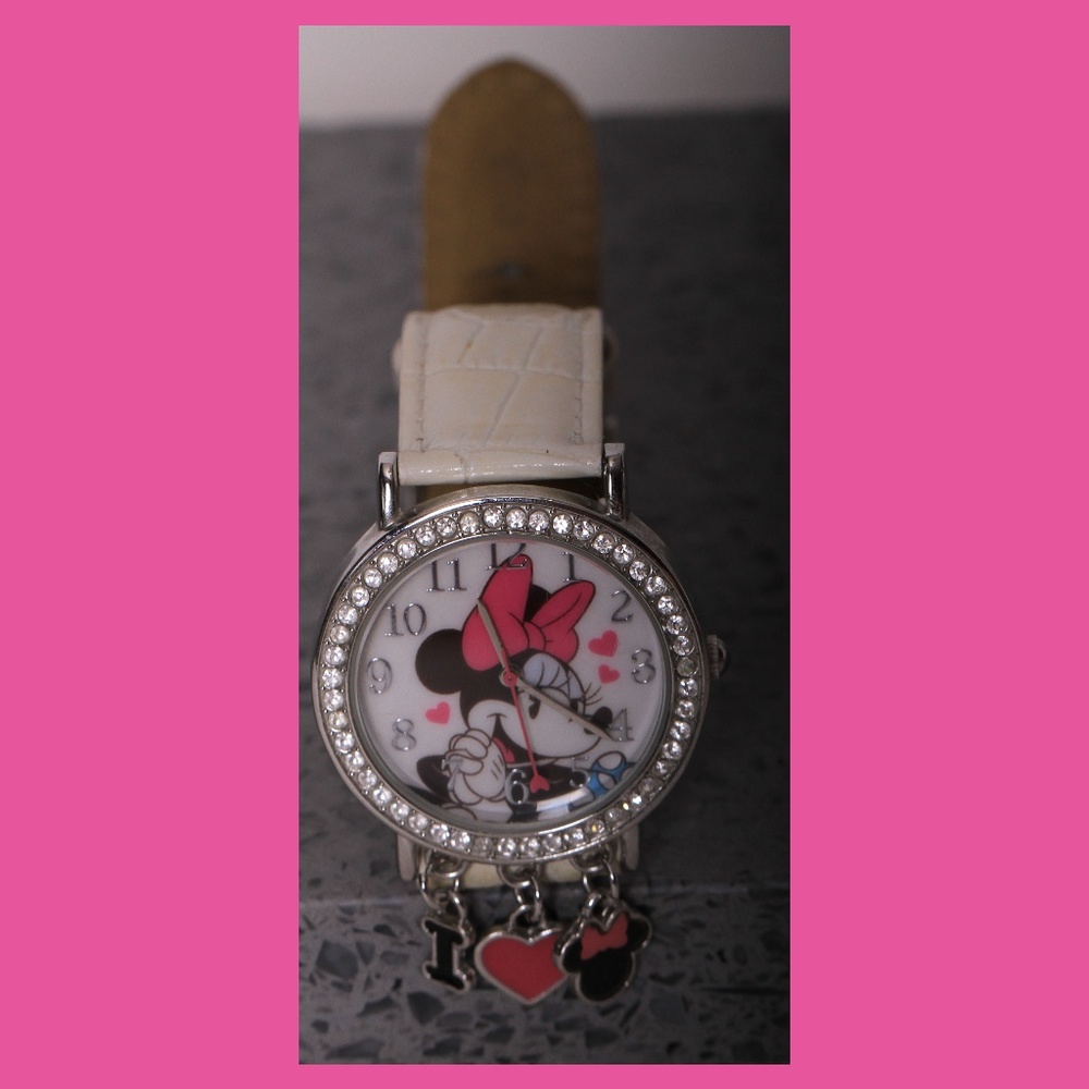 [GIVEN as a FREE GIFT w/PURCHASE 01/26/20] Watch - Picture 3 of 6